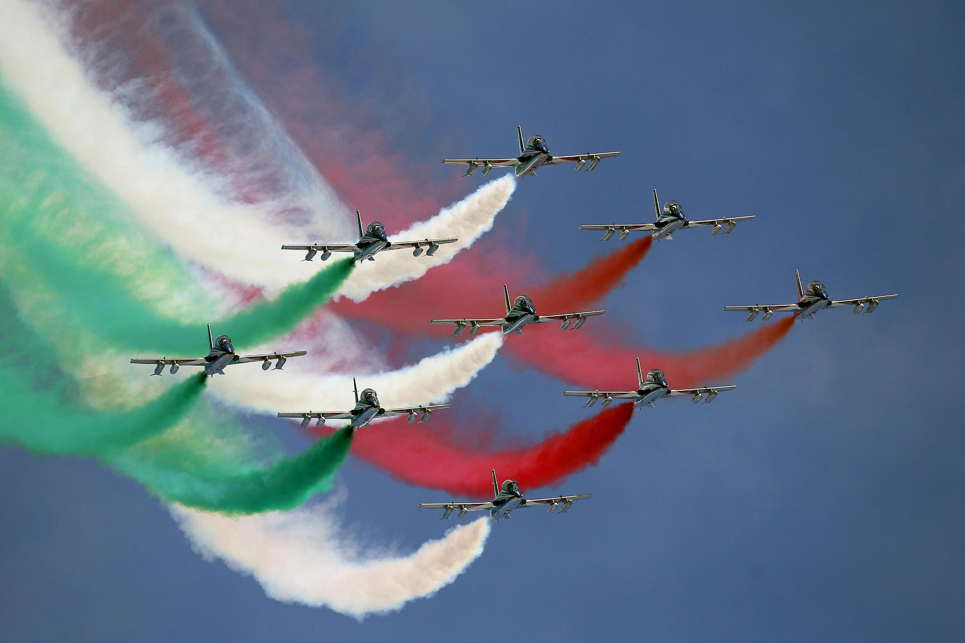 Roma Le Frecce Tricolori In Volo Sull Altare Della Patria Il Video