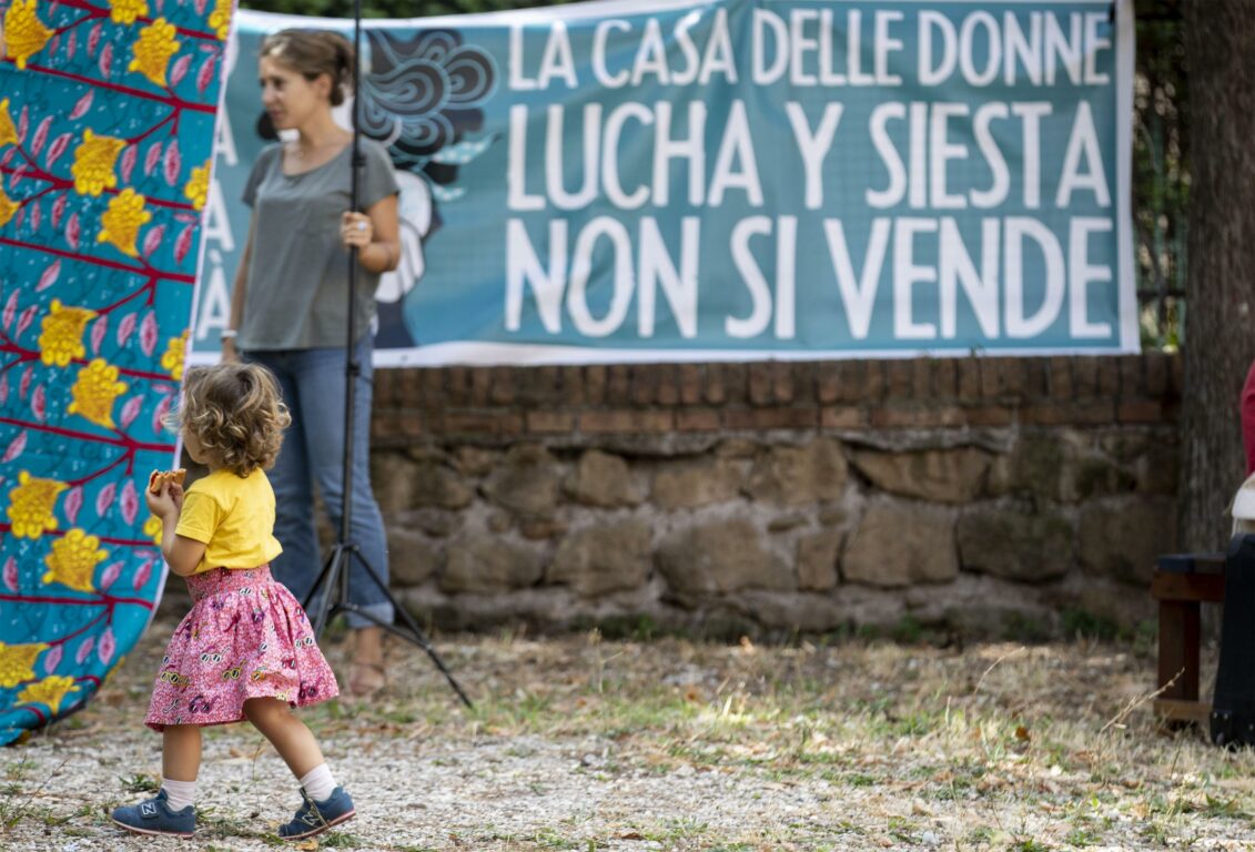 Capo Donne Semi Umane.Roma Lucha Y Siesta Oggi Il Distacco Delle Utenze Cinque Donne Fuoriuscite Dalla Violenza Rischiano Di Rimanere Senza Casa Open