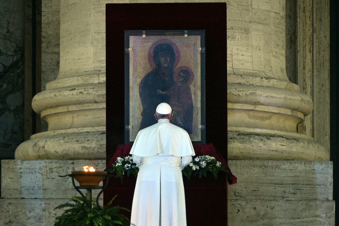 La Preghiera Del Papa Contro La Pandemia In Una Piazza San Pietro Deserta Dio Non Lasciarci Nella Tempesta Le Immagini Open