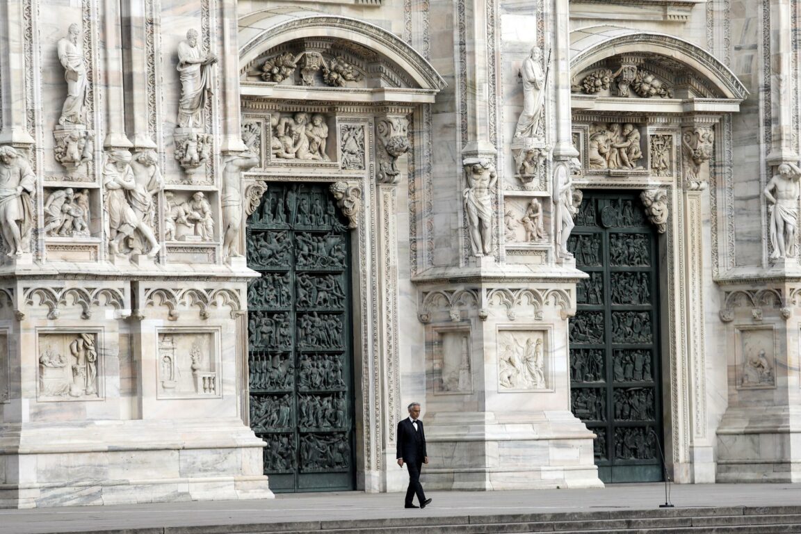 Coronavirus, Andrea Bocelli in concerto al Duomo di Milano ...