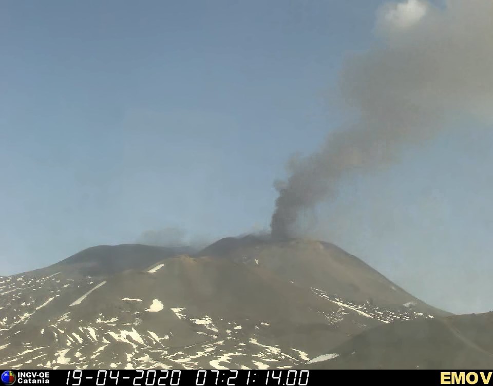 Eruzione Dell Etna Colate Laviche E Colonne Di Fumo Le Immagini Open