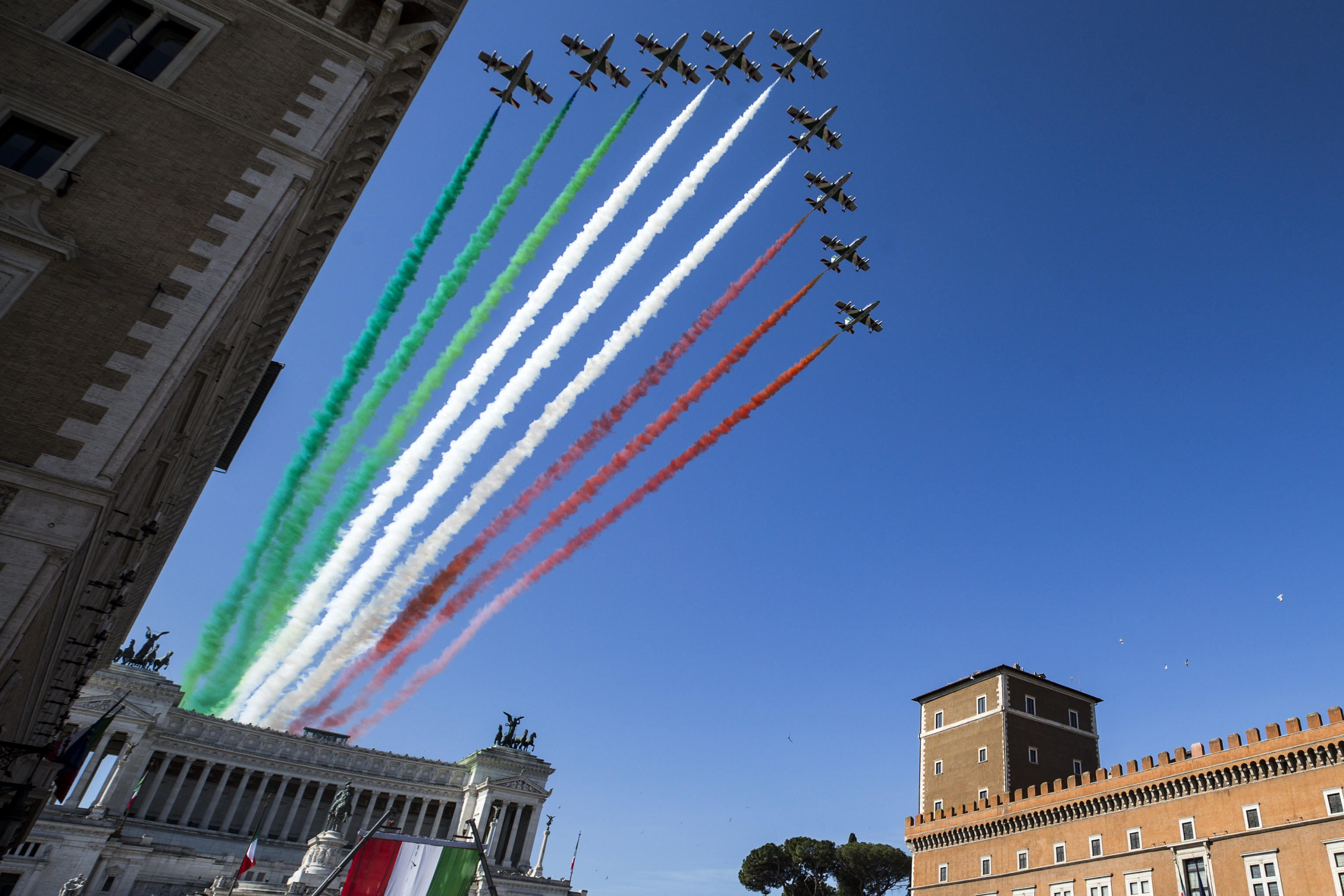 Festa della Repubblica, il passaggio su Roma delle Frecce Tricolori e l