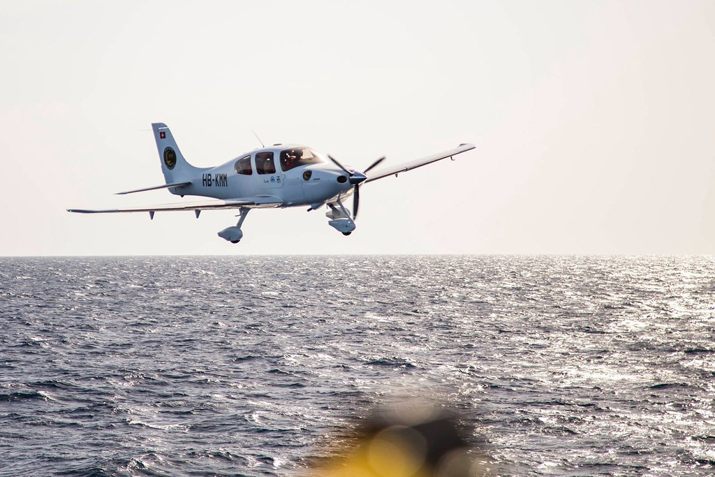 L'Enac blocca a terra Moonbird, l'aereo di Sea Watch che avvista le  imbarcazioni in difficoltà nel Mediterraneo - Video - Open